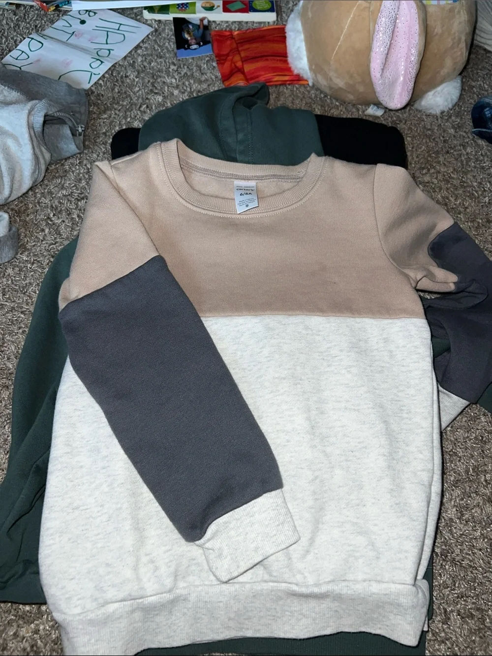 Nike bundle sweatshirts/pants & misc shirts